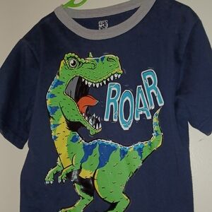 BOYS TSHIRT SIZE 6. COOL DINOSAUR PICTURE ROAR!!